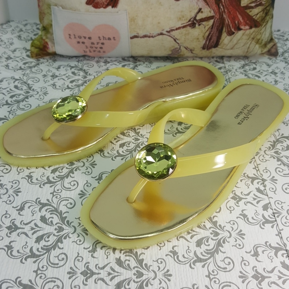 Vera Wang Bauble Pale Yellow Sandals Size 7M